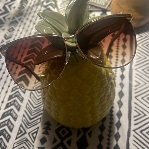 Sunglasses gold Cateye design